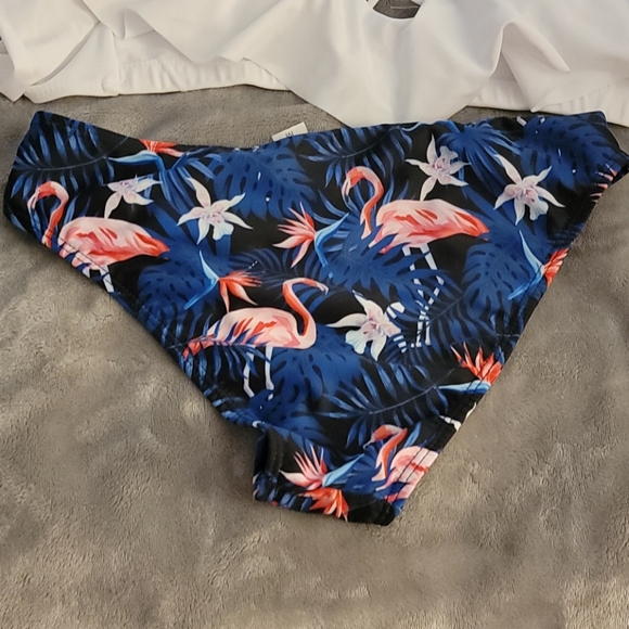 Bikini - Picture 5 of 6